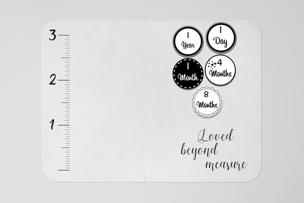 Personalized Milestone Blanket | بطانية وبطاقات لتسجيل عمر الطفل